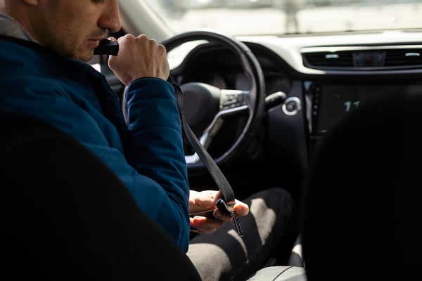 Man buckling his seat belt